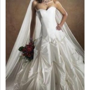 Maggie Sottero Wedding Gown